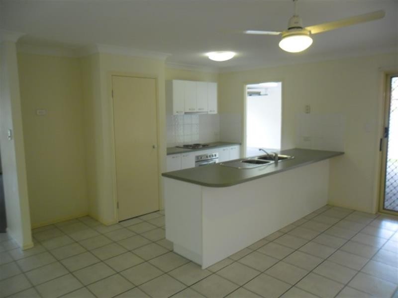 25 Dennis Cl, Calamvale QLD 4116