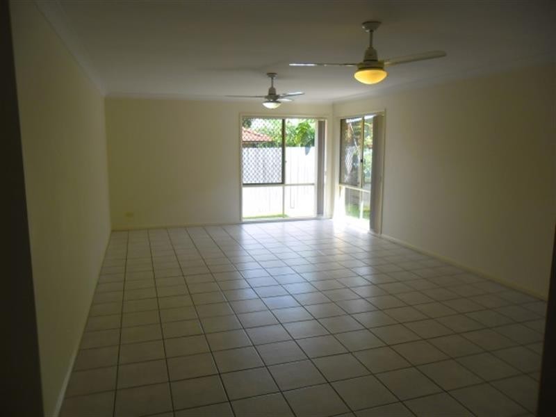 25 Dennis Cl, Calamvale QLD 4116