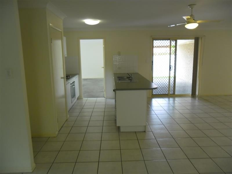 25 Dennis Cl, Calamvale QLD 4116