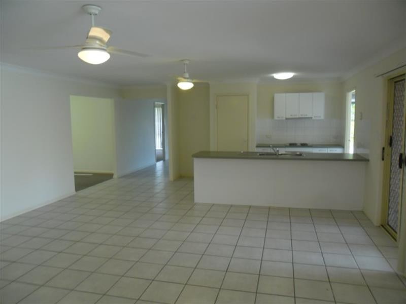 25 Dennis Cl, Calamvale QLD 4116