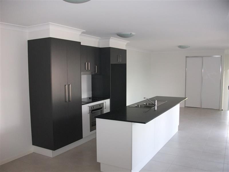 A/22 Adam St, Beachmere QLD 4510