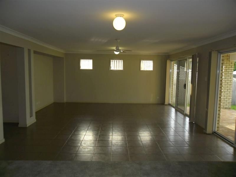 1 Plum Ct, Redland Bay QLD 4165