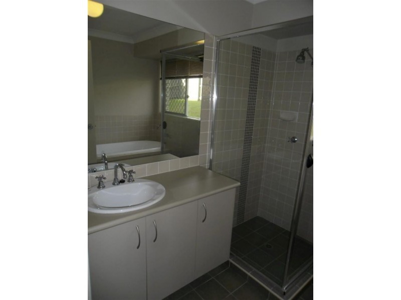 1 Plum Ct, Redland Bay QLD 4165
