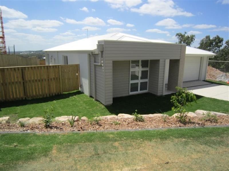 31 Catchlove  Cres, Augustine Heights QLD 4300