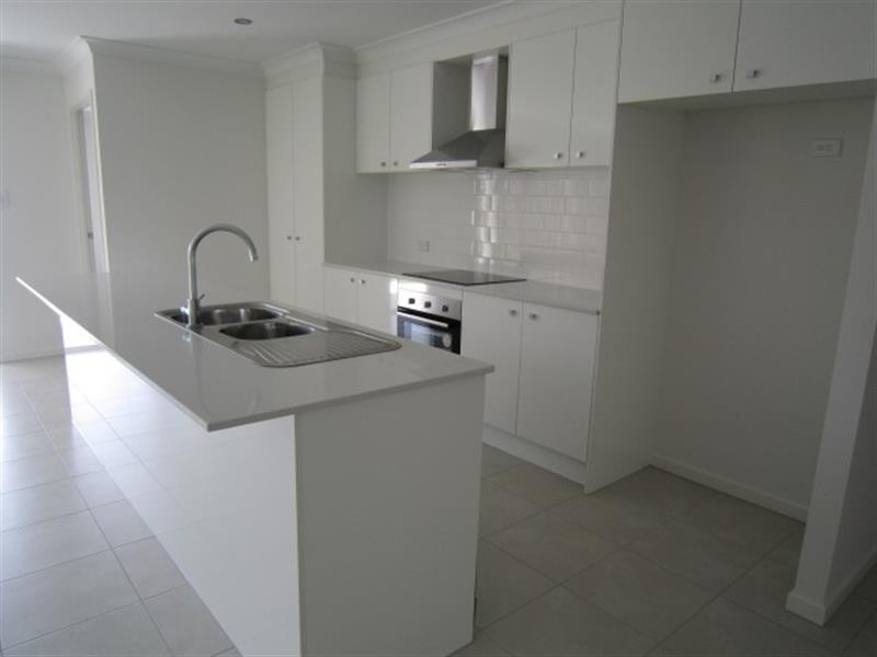 31 Catchlove  Cres, Augustine Heights QLD 4300