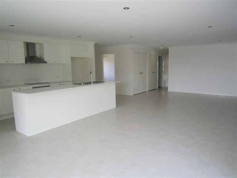 31 Catchlove  Cres, Augustine Heights QLD 4300