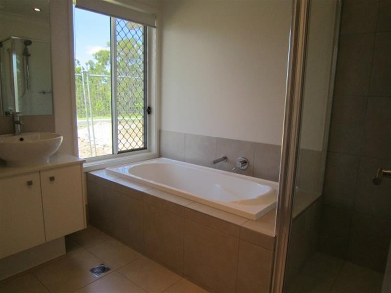 31 Catchlove  Cres, Augustine Heights QLD 4300