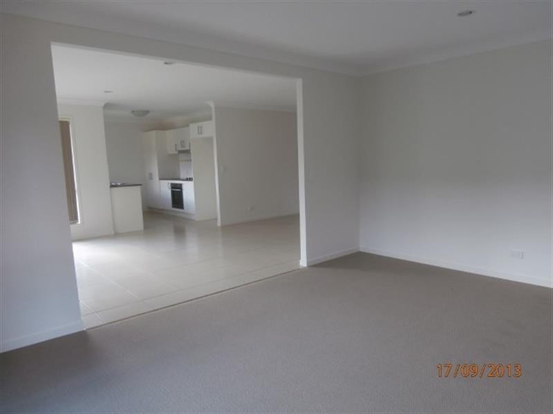 7 Greencastle Pde, Maudsland QLD 4210