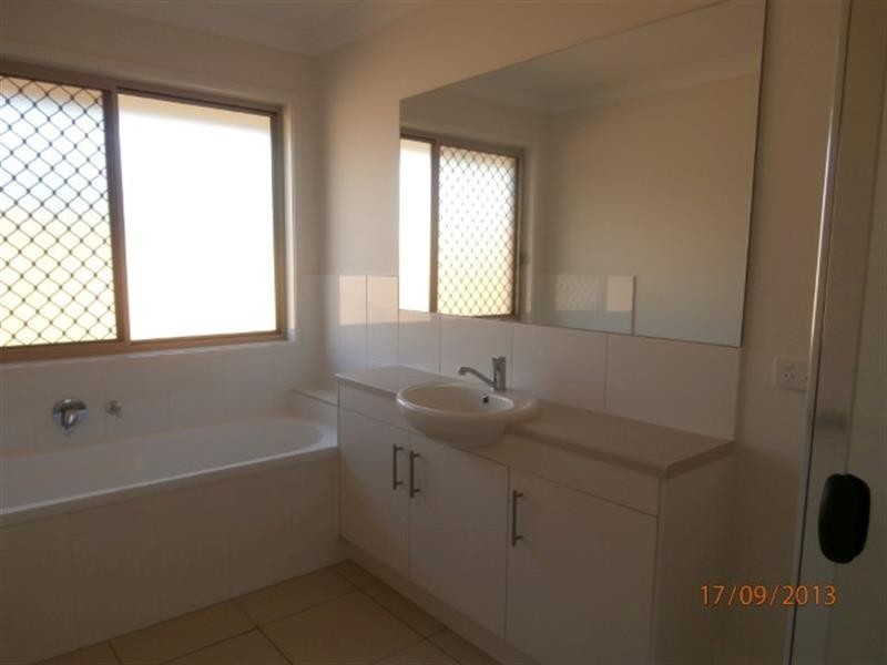 7 Greencastle Pde, Maudsland QLD 4210