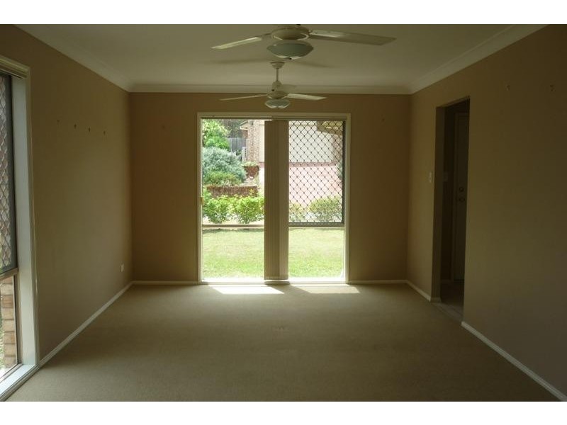 4 Mozart Pl, Mackenzie QLD 4156