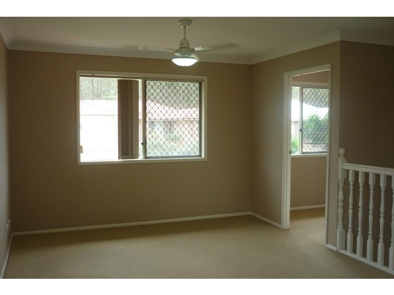 4 Mozart Pl, Mackenzie QLD 4156