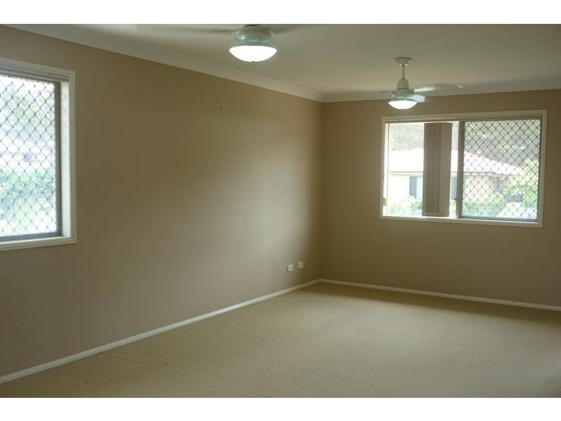 4 Mozart Pl, Mackenzie QLD 4156