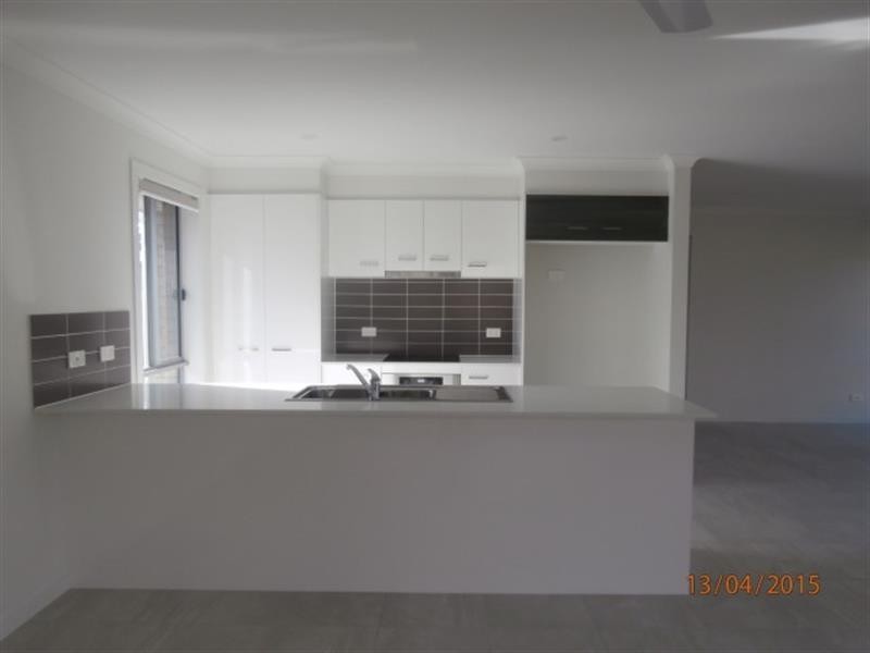 73 Deepak  Dr, Willow Vale QLD 4209