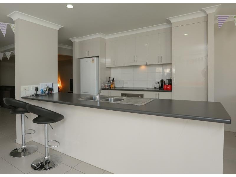 87 Cardena Dr, Augustine Heights QLD 4300