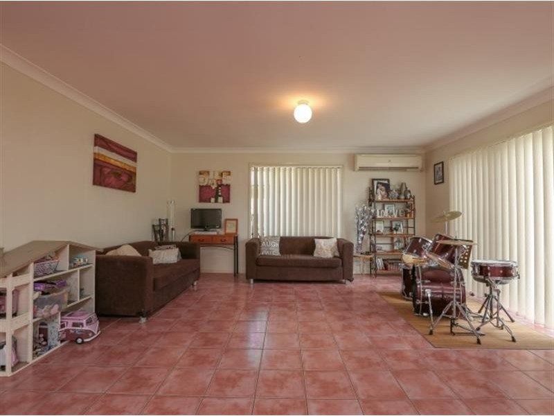 2 Nique Ct, Redcliffe QLD 4020