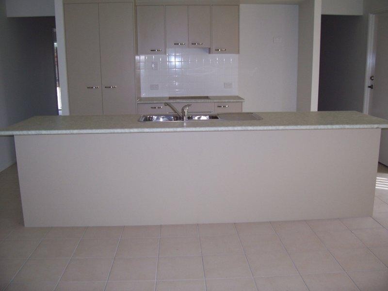 14 Brodie Ct, Hillcrest QLD 4118