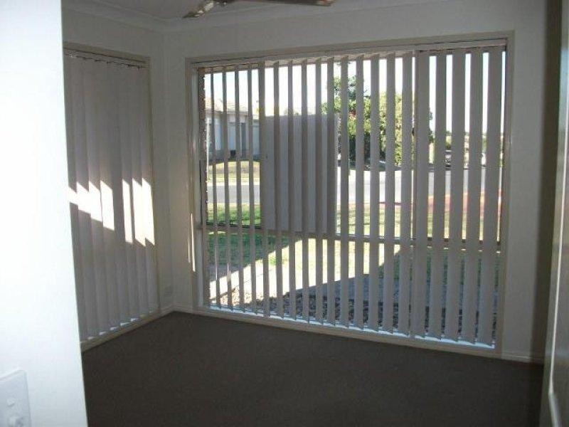 1 Lexey Cres, Wakerley QLD 4154