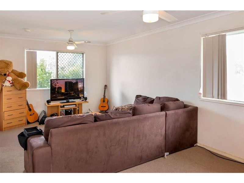 1 Hubner Dr, Rothwell QLD 4022