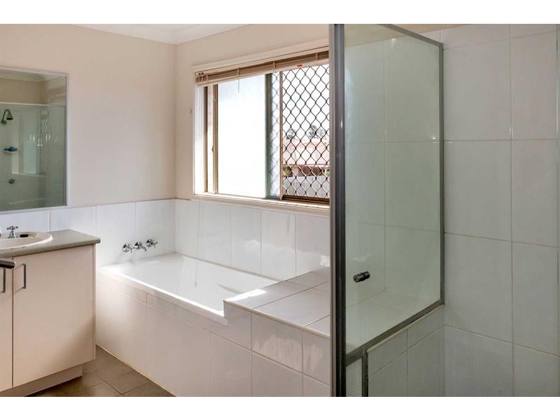 1 Hubner Dr, Rothwell QLD 4022
