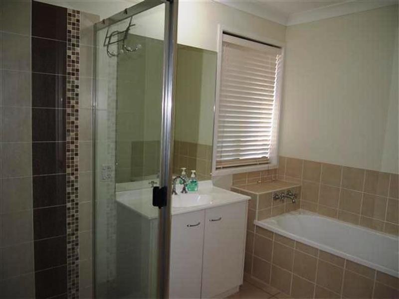 4 Bridgewater Cl, Drewvale QLD 4116