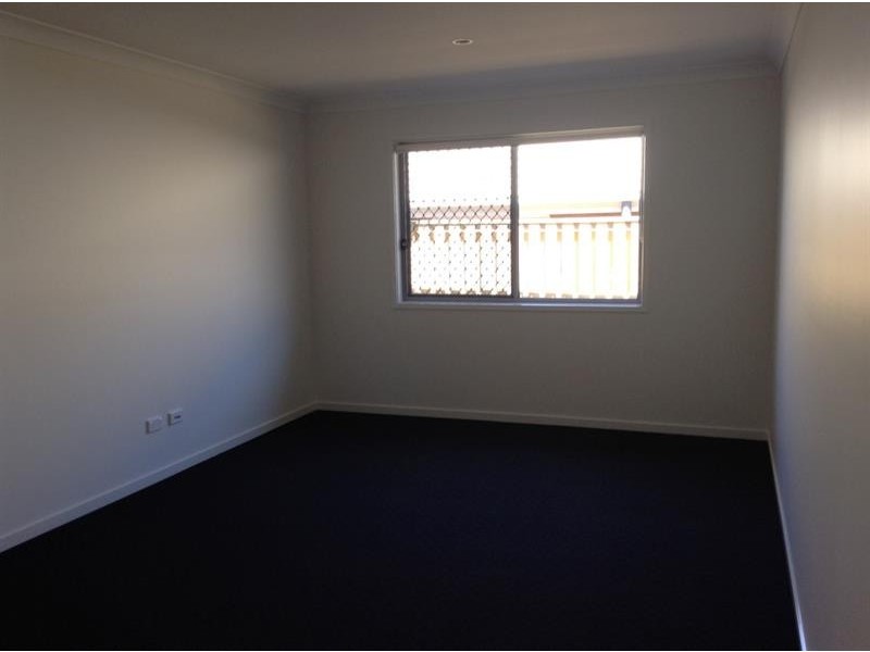 6 Zamma St, Augustine Heights QLD 4300