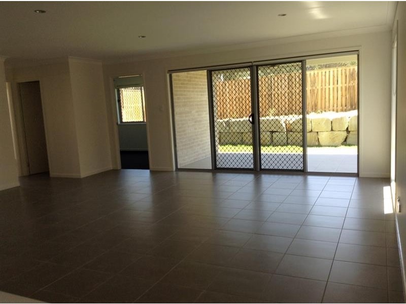 6 Zamma St, Augustine Heights QLD 4300