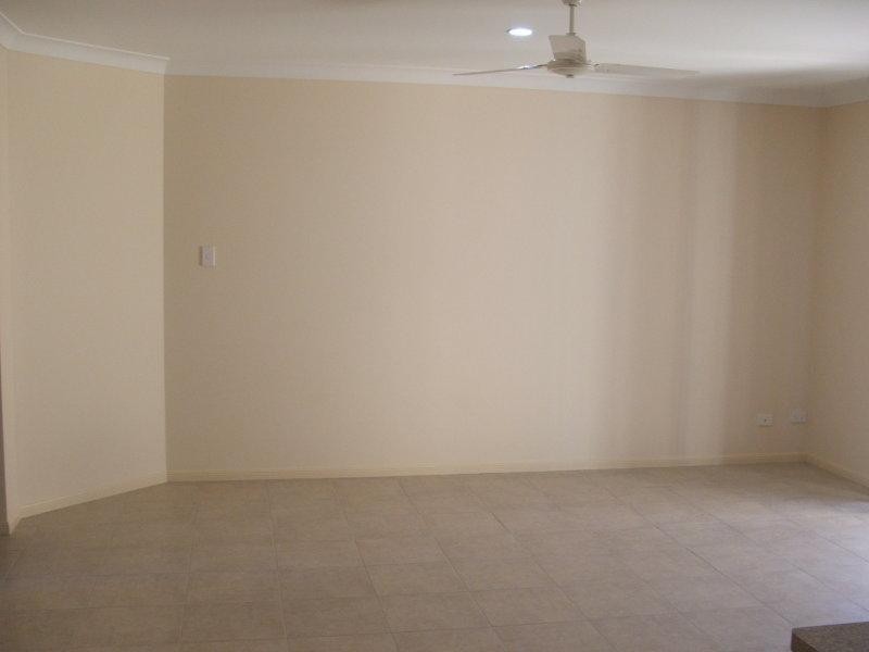 7 Brodie Ct, Hillcrest QLD 4118