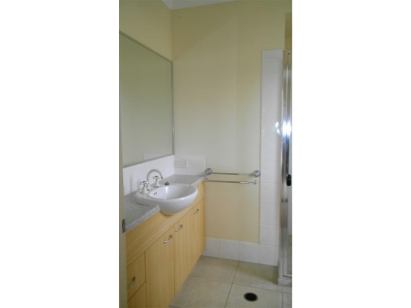 7 Brodie Ct, Hillcrest QLD 4118