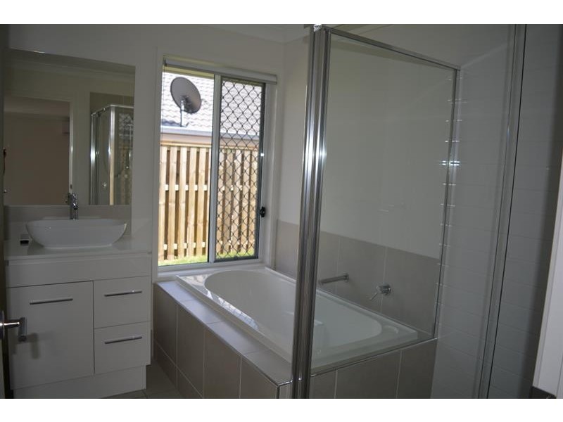 73 Beaumont Dr, Pimpama QLD 4209