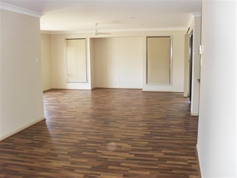 4 Harriet Lane, Oxenford QLD 4210