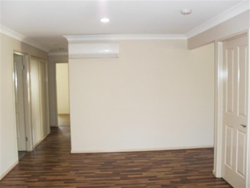 4 Harriet Lane, Oxenford QLD 4210