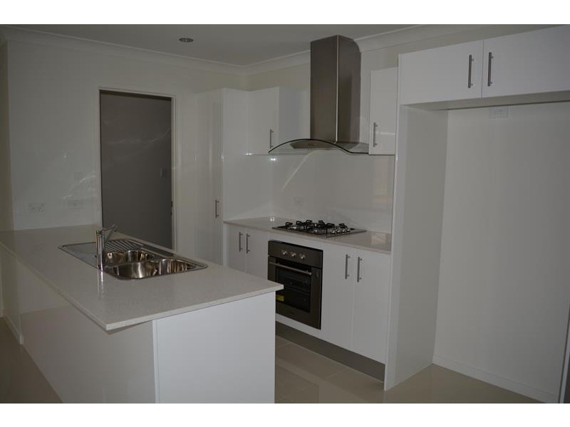 68 Bella Bvd, Willow Vale QLD 4209