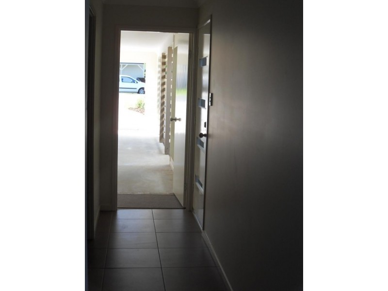 2/30 Daniel  St, Lota QLD 4179