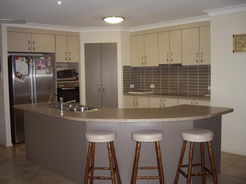 33 Parklink Dr, Redland Bay QLD 4165