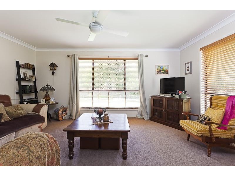 33 Parklink Dr, Redland Bay QLD 4165