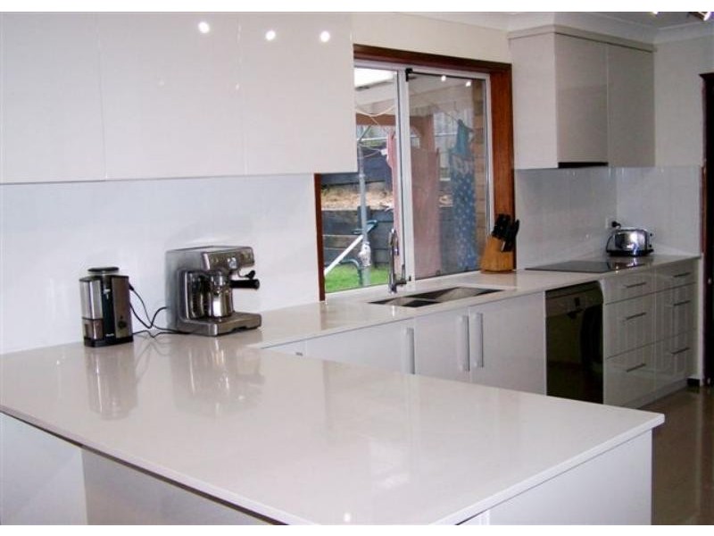 16 Raymore Ct, Carindale QLD 4152