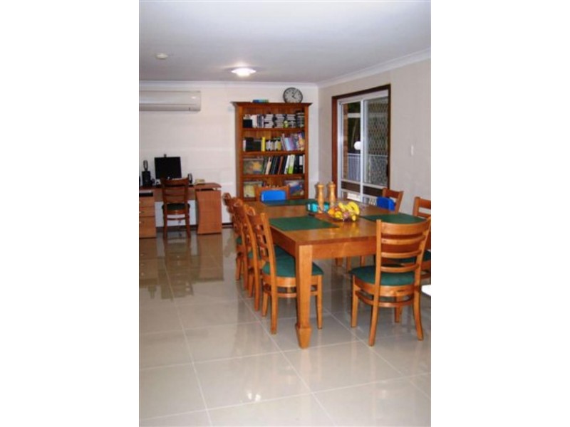 16 Raymore Ct, Carindale QLD 4152