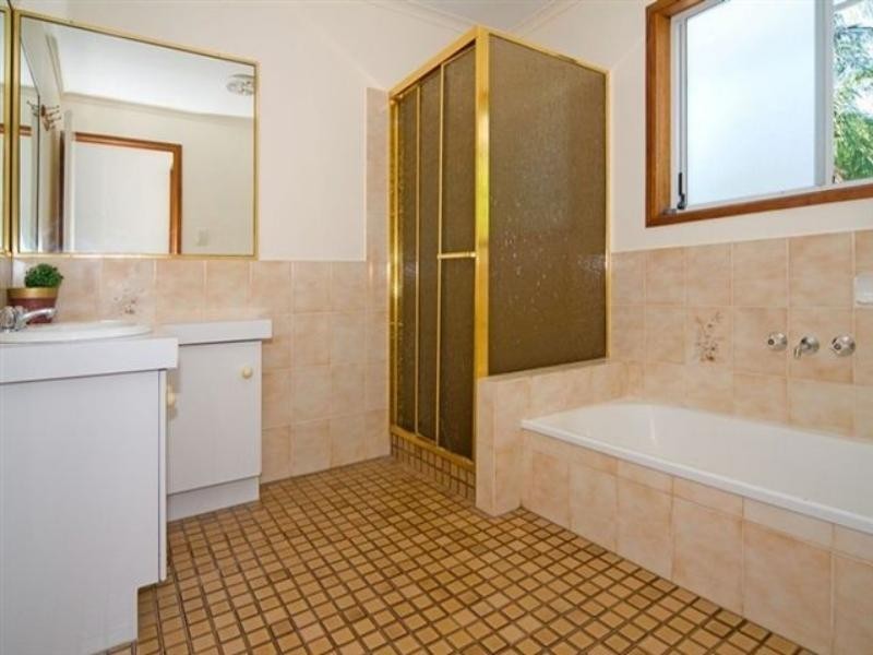 16 Raymore Ct, Carindale QLD 4152