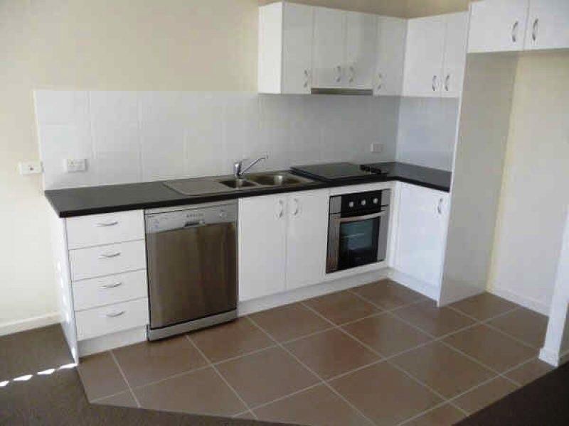2/3 Hutton Ave, Wynnum QLD 4178