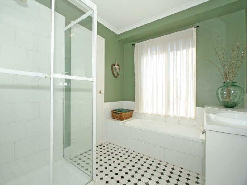 1 Excelsior Gr, Woodcroft SA 5162