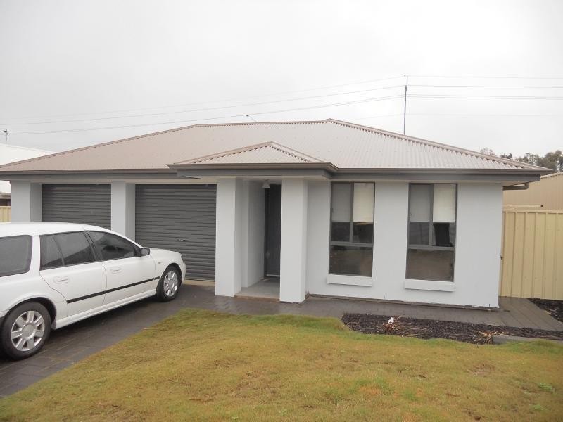 8 Kakadu Dr, Morphett Vale SA 5162