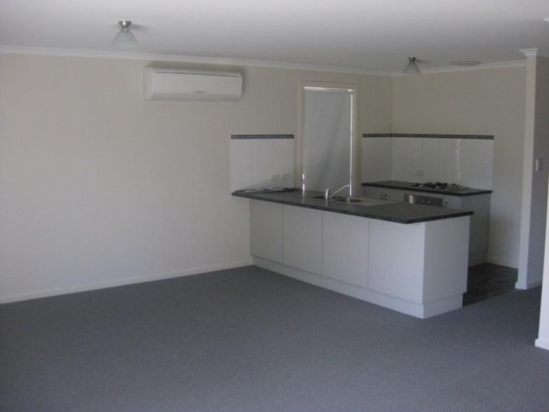 8 Kakadu Dr, Morphett Vale SA 5162