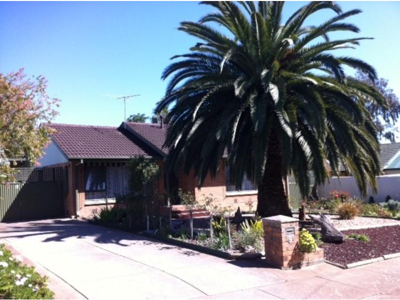 9 Donald Cres, Christie Downs SA 5164