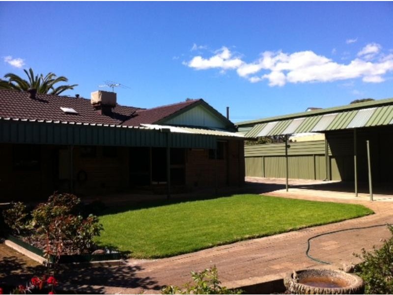 9 Donald Cres, Christie Downs SA 5164