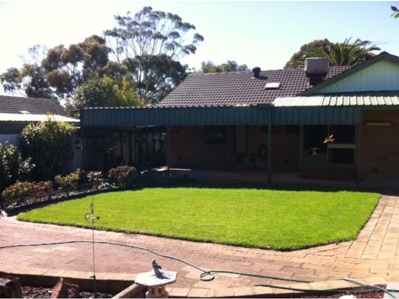 9 Donald Cres, Christie Downs SA 5164