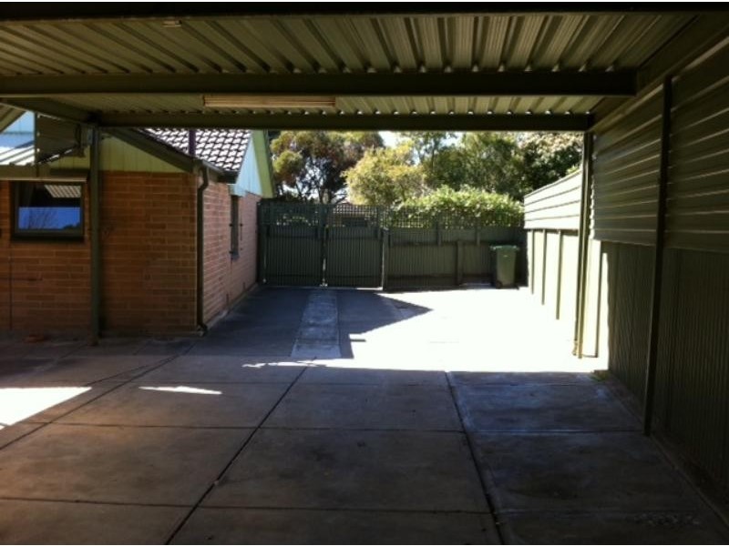 9 Donald Cres, Christie Downs SA 5164