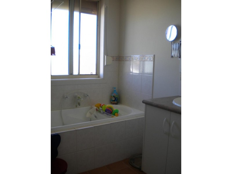 1 Redwood Cl, Noarlunga Downs SA 5168