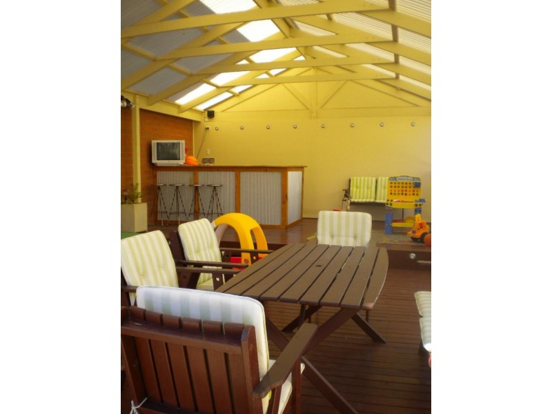 1 Redwood Cl, Noarlunga Downs SA 5168