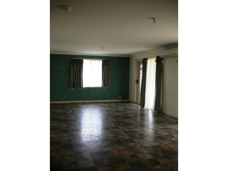 11 Churston Pl, Moana SA 5169