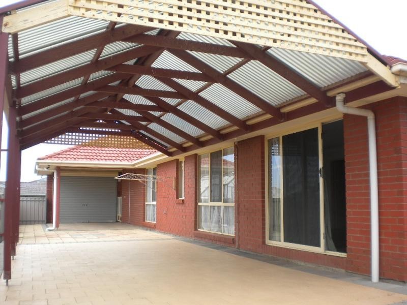 11 Churston Pl, Moana SA 5169